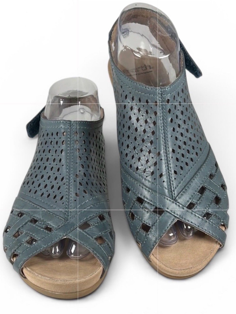 Earth Pisa Galli wedge Blue leather perforated slingback adjustable sandals 8